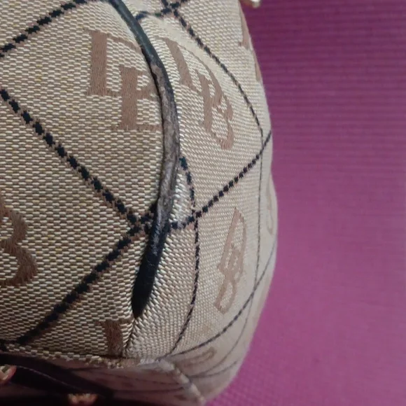 Dooney Bourke - Picture 8 of 15